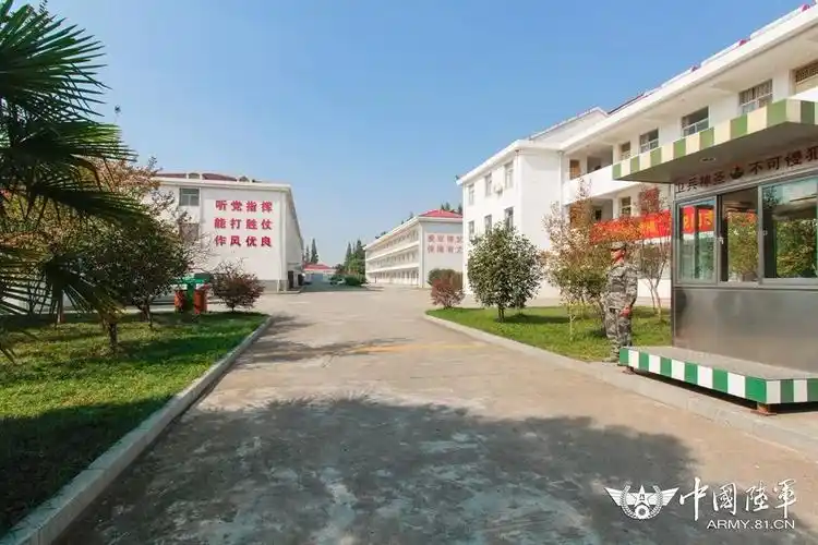 军校最美秋景巡礼第6站:陆军指挥学院