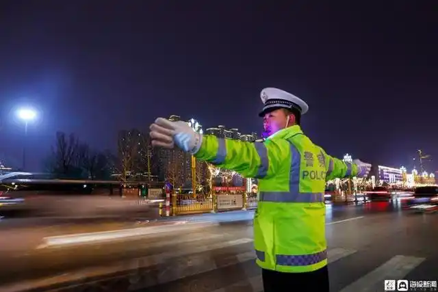在城区主干道,重点路口路段,学校,广场等周边,增设9处夜间执勤岗点,最