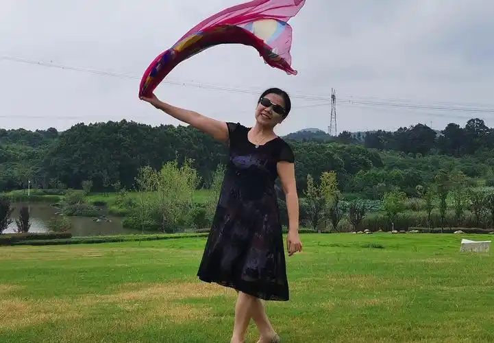 典型的中国大妈式拍摄