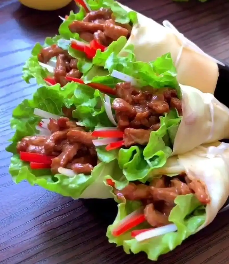京酱肉丝卷饼,有多少人爱吃?原来在家也能做!做法也很简单哦