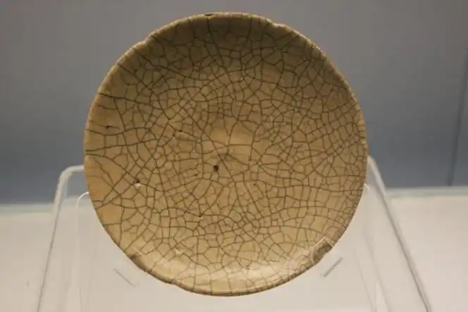 宋代五大名窑之一哥窑(馆藏品,明清及现代仿品.瓷片标本)