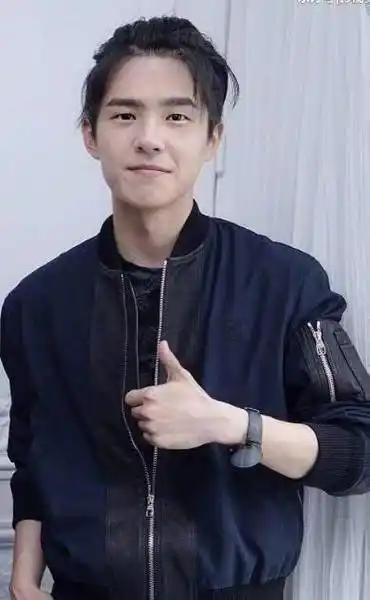 原创扎小辫的男星都好撩!千玺刘昊然张若昀齐亮相,最爱还是朱一龙!