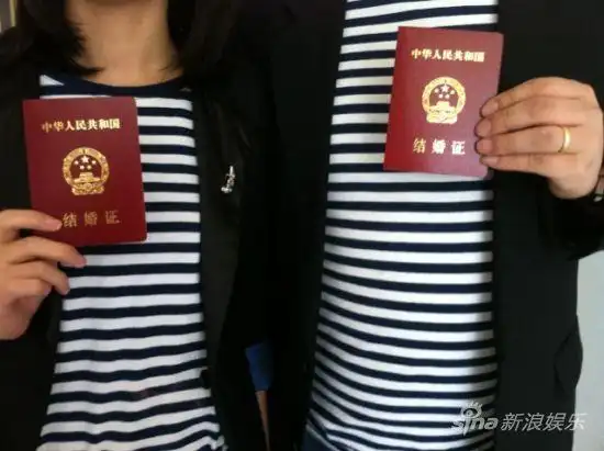 刘天佐领证照片曝光 坦言和妻子方慧属裸婚(图)