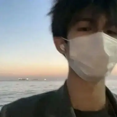 由美头网整理发布,男生头像频道提供更多与高冷,张狂,帅气,很有范