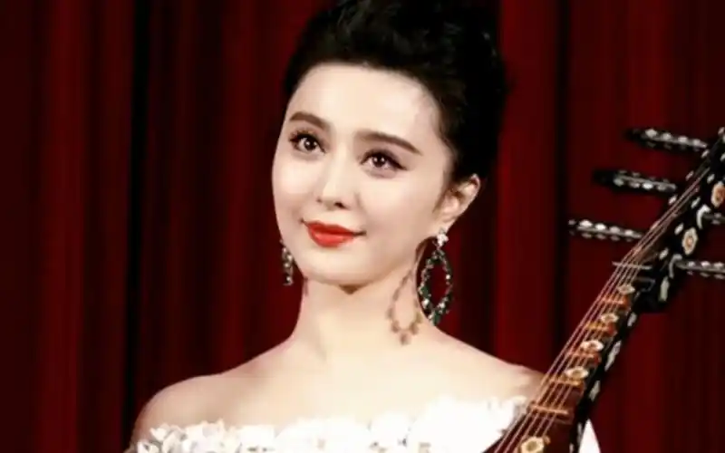 觉得范冰冰好看的扣1 不好看的扣眼珠子