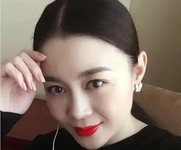 赵本山最得意的女徒弟,曾跟赵四"传绯闻",35岁至今没谈过恋爱