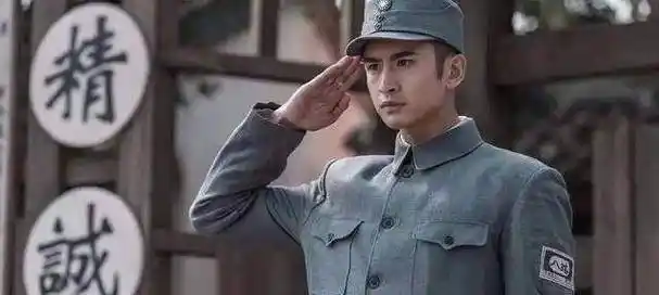 《雷霆战将》的开篇,张云龙饰演的男主角王云山一出场就很违和,作为