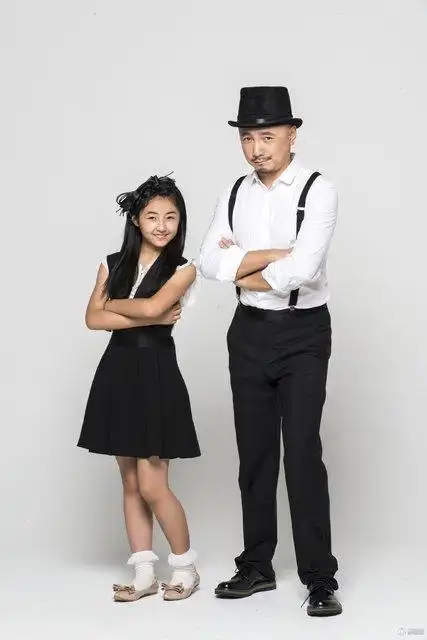 腾讯娱乐讯由徐峥(微博),张子枫主演的喜剧电影《摩登年代》,自8月23