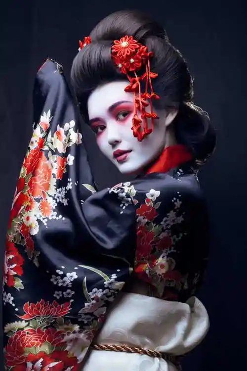 穿着和服的美丽艺伎图片-年轻的日本艺妓素材-高清图片-摄影照片-寻图