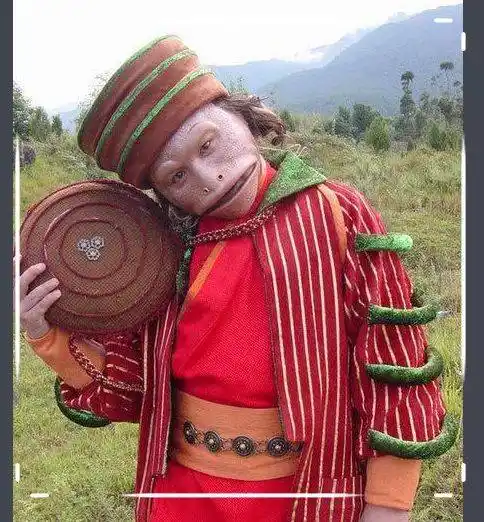 喜气洋洋猪八戒谁还记得蛤蟆精现在穿西装留短发帅到不敢认