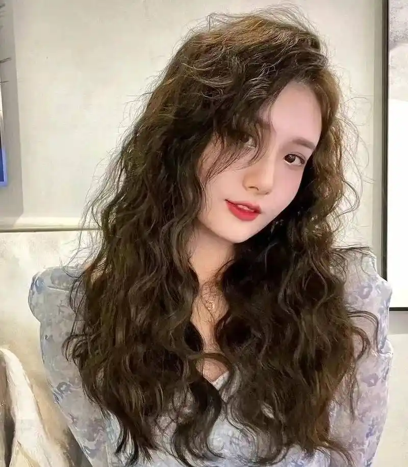 2024发型烫烫就是不一样,羊毛卷法式烫韩式烫,你最喜欢哪一种_时尚