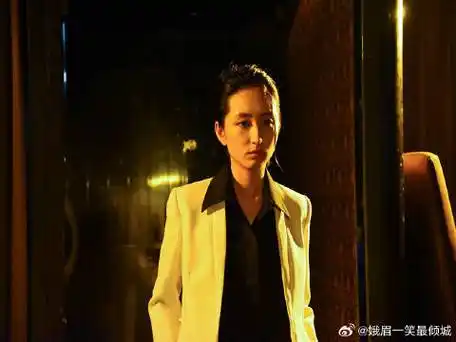 柯佳嬿:一出道就被媒体冠上"小桂纶镁"的称号