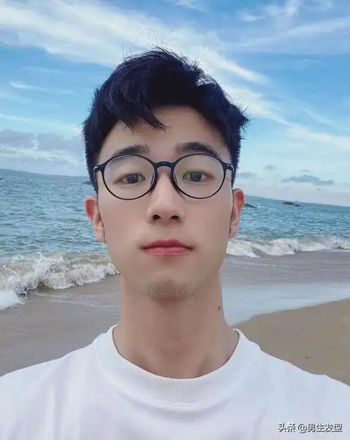 20岁男生别只会剪"锅盖头",这3款短发干净利落,剪完更帅气|发型|刘海