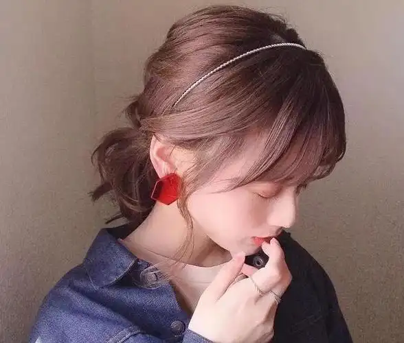 齐肩发怎么扎马尾好看又简单(夏季齐肩发怎么扎好看)