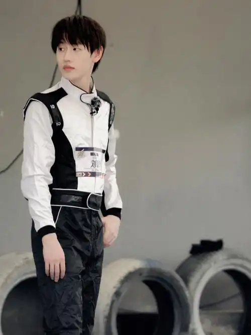 ak刘彰血洗妈粉