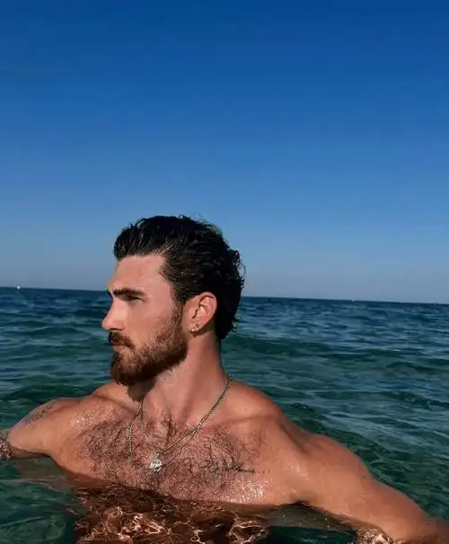 体毛丰富的肌肉男真性感@cg2rmjjvyl8