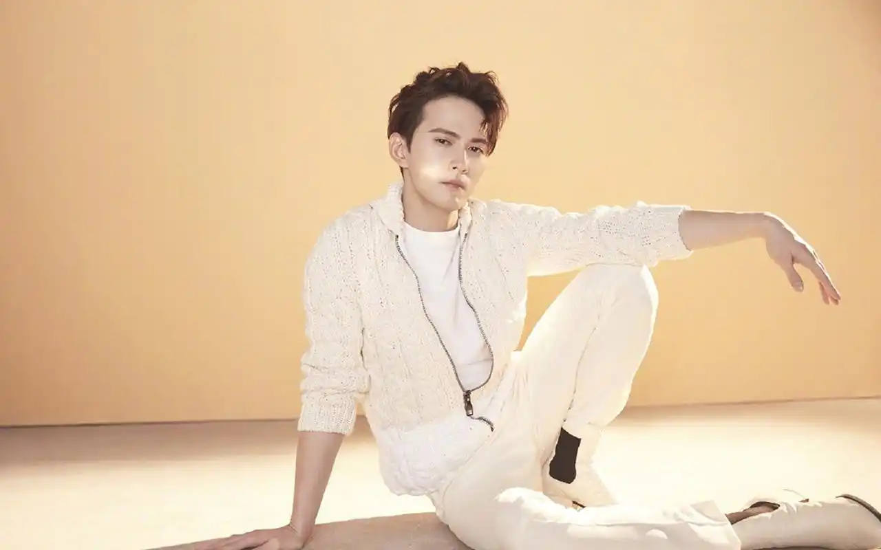 徐正溪帅气撩人春日写真图片桌面壁纸