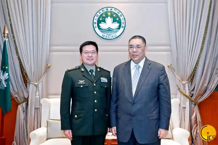 行政长官崔世安与来澳履新的中国人民解放军驻澳门部队司令员徐良才会