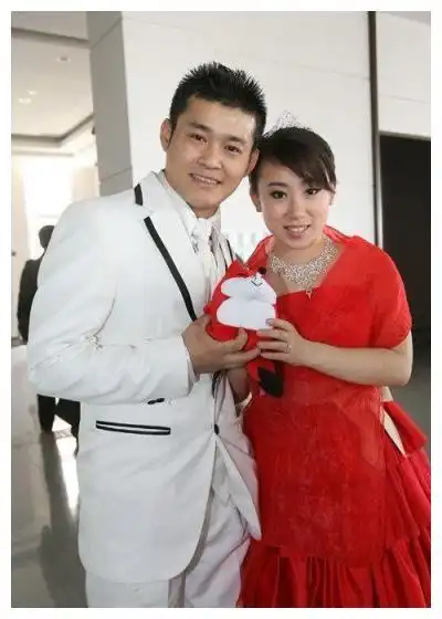 表演了二人转几年后,她已经达到了炉火纯青的地步,再加上她本身就是