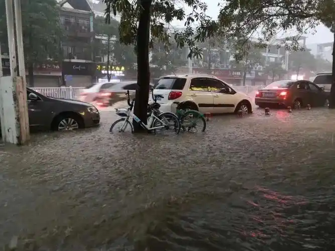 突发,西安特大暴雨,难得一见