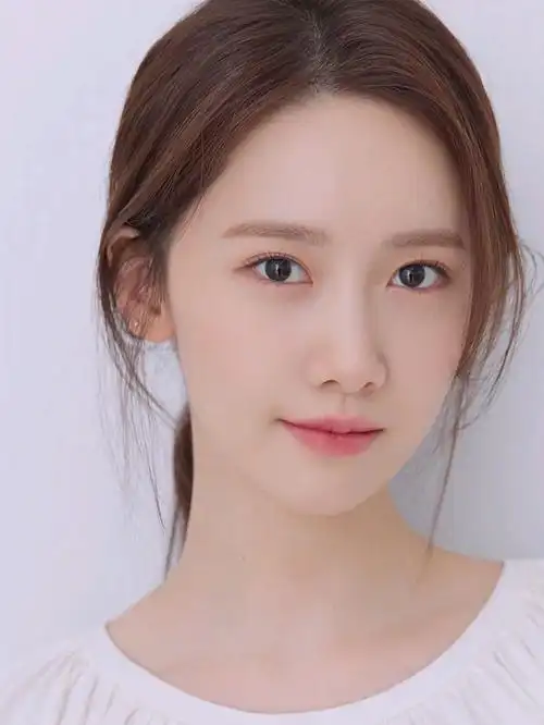 林允儿不仅长相非常出众,整体状态也非常能打,不过就