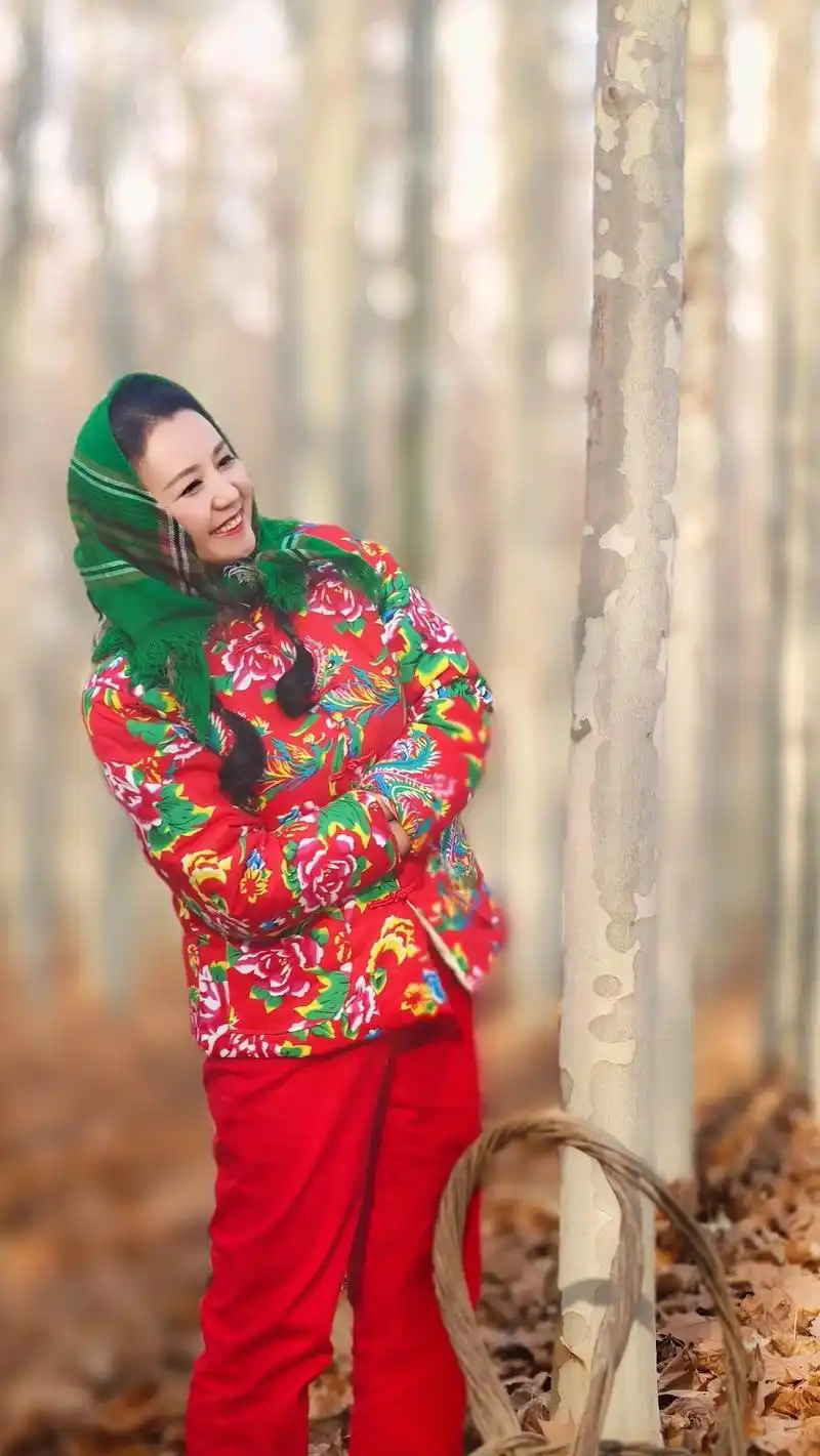 花棉袄,绿头巾,村里的二婶,村姑,傻妞……#东北大花袄 #村 - 抖音