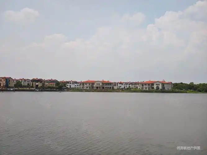 房源,富力湾独栋别墅南入户带超大花园.赠送阁楼露台.