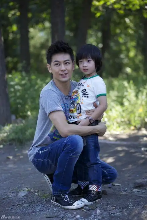 林志颖晒庆生照 kimi嘟嘴吹蜡烛-onlylady 母婴