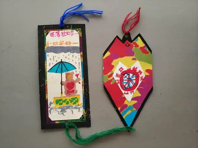 知识目标:了解书签.探究书签制作方法. 能力目标:自主制作个性书 .