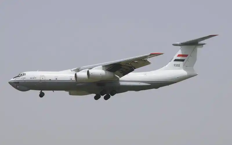 世界唯三的伊尔76加长版 il-76-mf降落北京首都国际机场