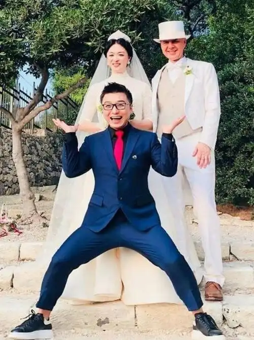 郭德纲金星秀视频|《金星秀》停播6年,金星亮相干女儿婚礼,55岁的她