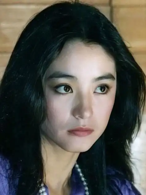 林青霞太懂生活仪式感了,送给自己礼物,礼物模样年代久远