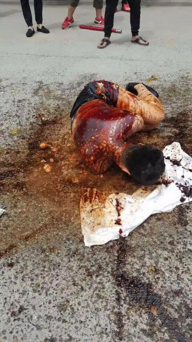 被人扔鸡蛋的这种事,我们也经常在电视里看到,都是唾弃那种罪恶滔天