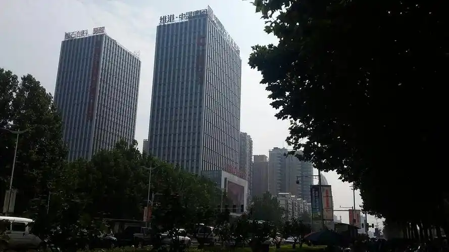 河南省郑州市中原区桐柏北路靠近郑州市中原区教育体育局