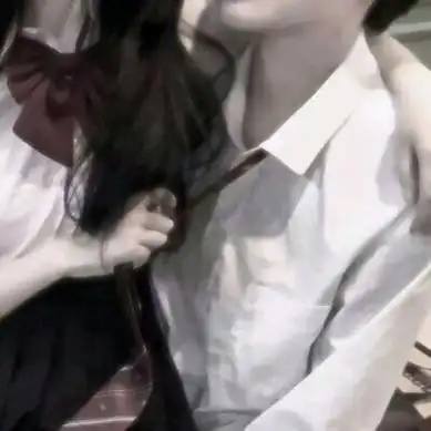 情侣头像扯领带部位高清污污的男女扯领带情头真人图片