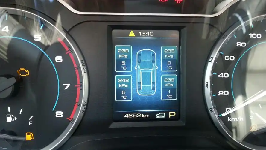 胎压也能上到270    左边有太阳,温度略高