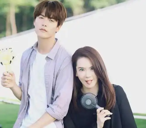 完美芯机人完美杀青戚薇化身芯机人暖心陪伴马天宇