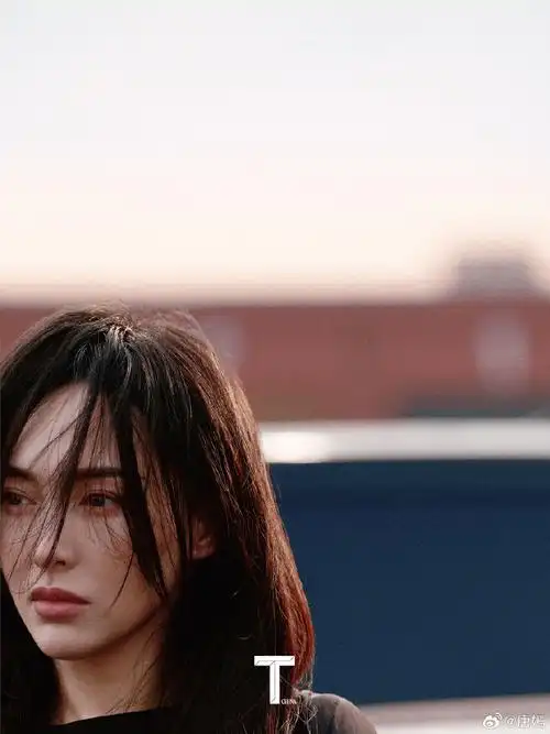 唐嫣再登杂志封面,化身摩登女郎表情冷酷,绝世容颜惹人爱