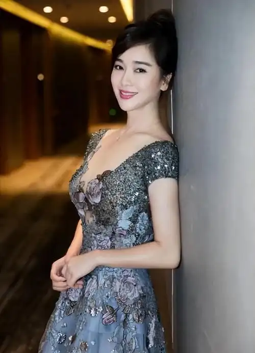 原来左小青才是"人间尤物",穿上泳装的那刻,网友:心动了