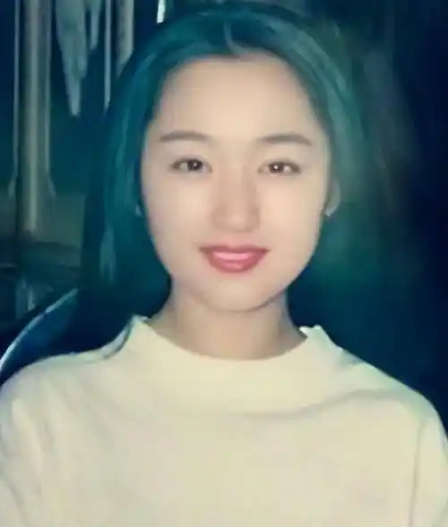 杨钰莹年近50还是单身,看到早年照片,难怪无人敢娶_生活_挑战_歌声