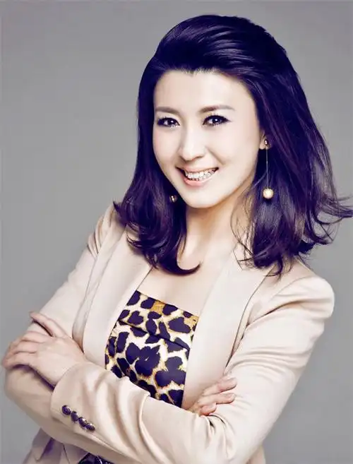 唯一一个能降住郭德纲的女人,曾多次上春晚,今46岁开上百万路虎