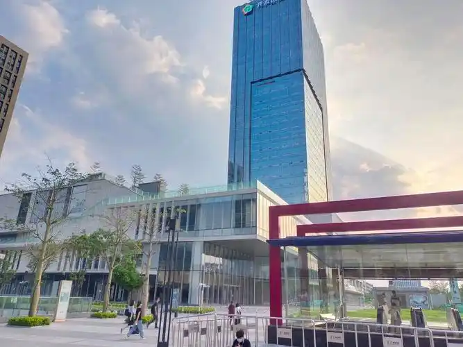 【11图】绿地中央广场精装 办公室 90方带办公家私出租高层 地铁直达