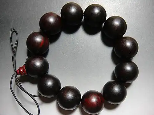 盘了一年的大叶紫檀佛珠手串