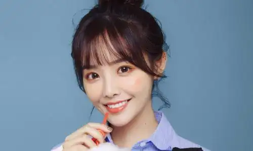 从网络红人到歌手再到演员,如今兔子牙(朱容君)曾经