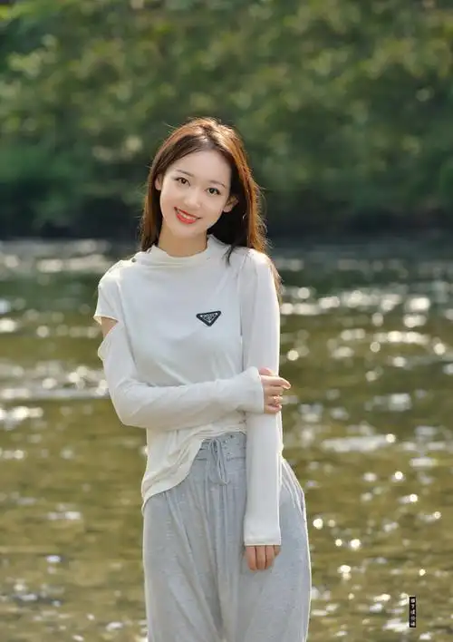 单人怎么拍照好看,8个拍照姿势,简约易学,拍得上镜好看