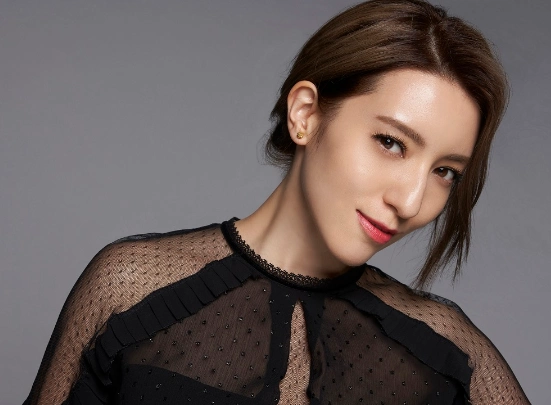 百变女声lara梁心颐