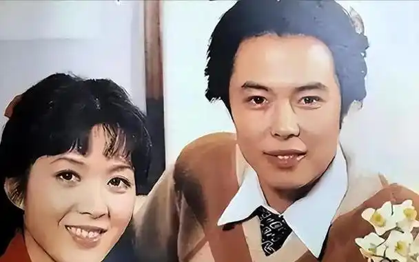 步入演艺圈后,张铁林和龚雪传出了绯闻,这段感情随着龚雪被媒体曝出