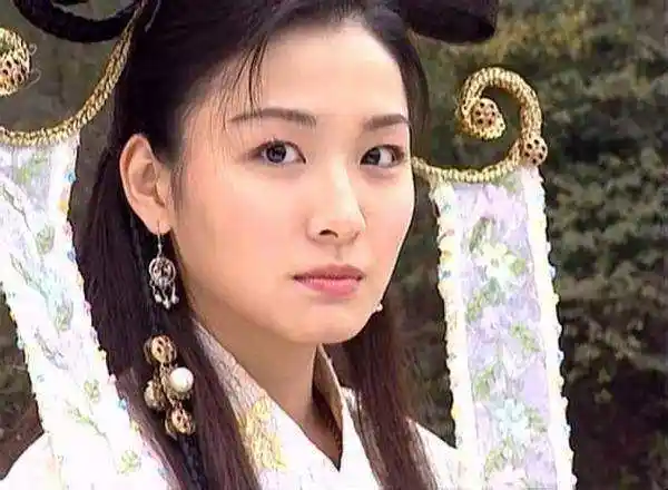 她曾是最美"第二梦",当红时嫁给大5岁帅气老公,如今生活美满_网易订阅