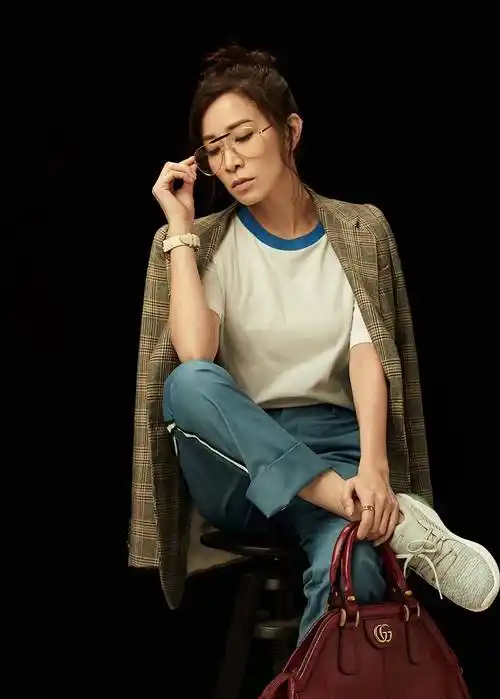 事实证明,48岁"无人敢娶"的余诗曼,早已走上了另一条大道_佘诗曼_香港