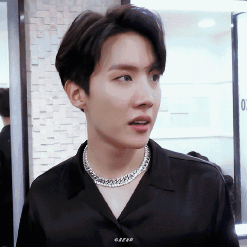 郑号锡的心动瞬间##郑号锡魅力宝藏#什么叫露出额头即刷新美貌郑号锡